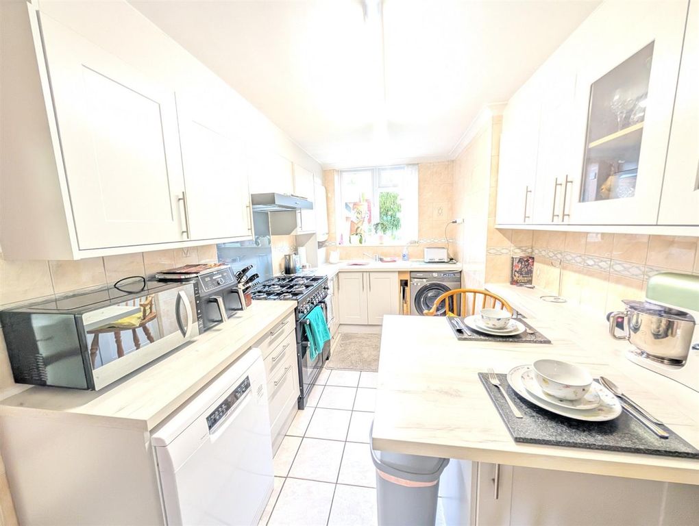 Property photo 3 of 19 Kitchen B.Jpg