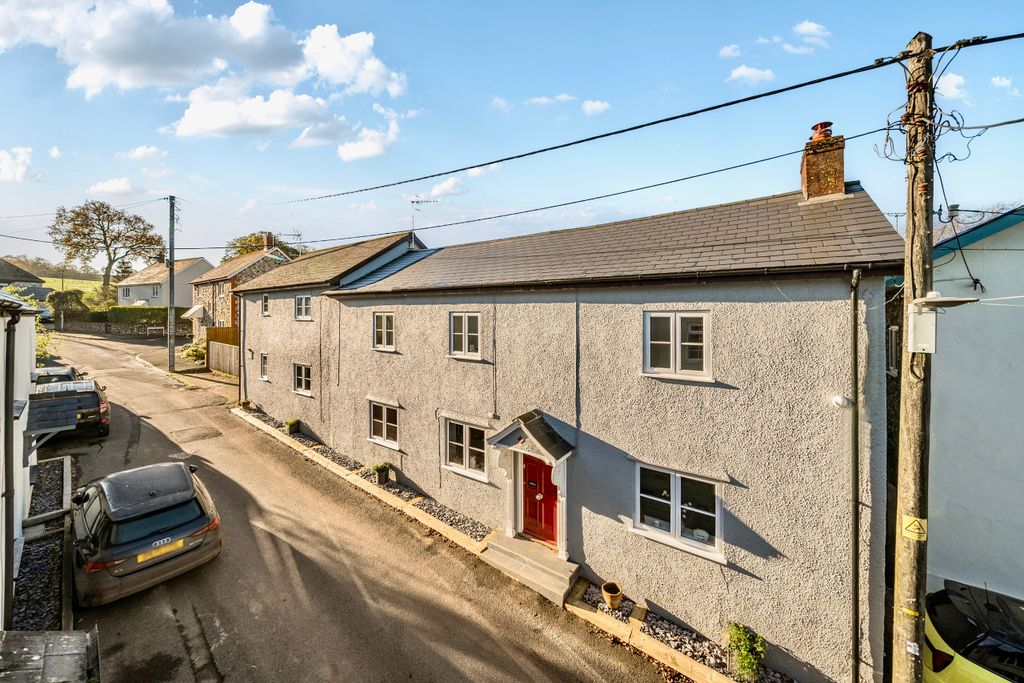 Property photo 1 of 32 .