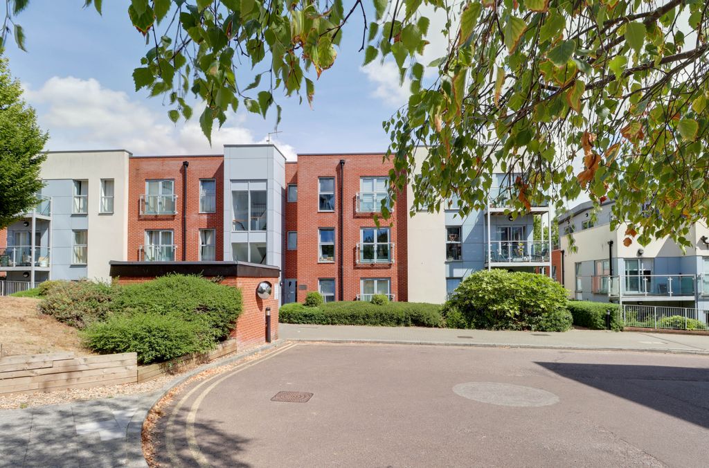 Property photo 1 of 11 Charrington Place