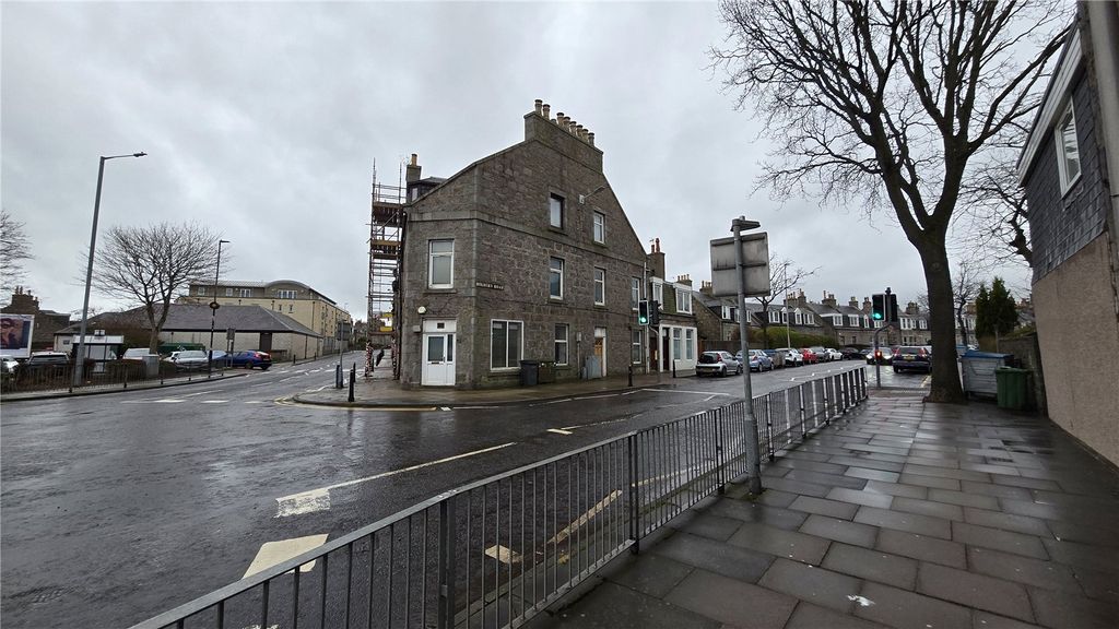 Property photo 3 of 4 Picture No. 05