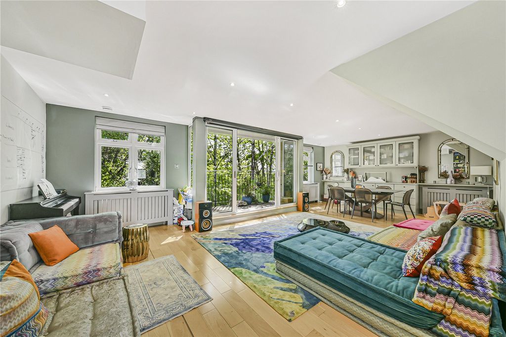 Property photo 1 of 16 Picture No. 11