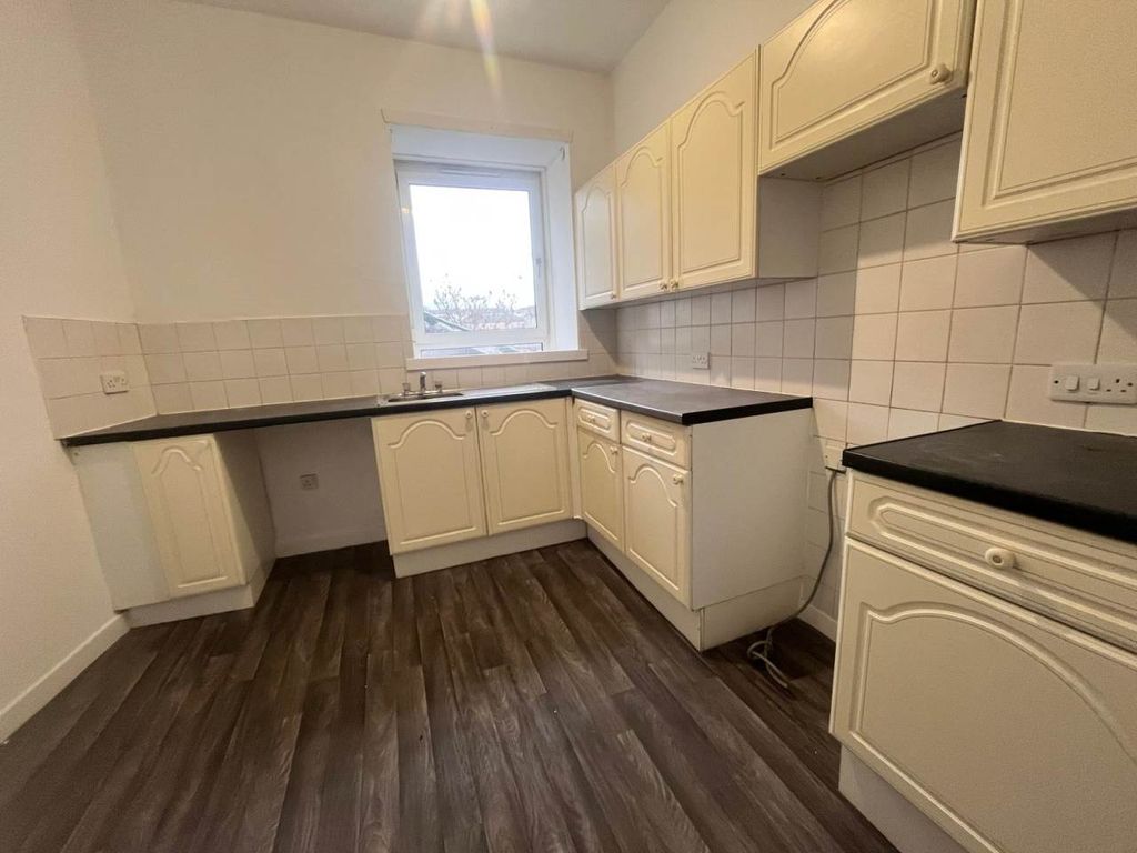 Property photo 3 of 9 Kitchen