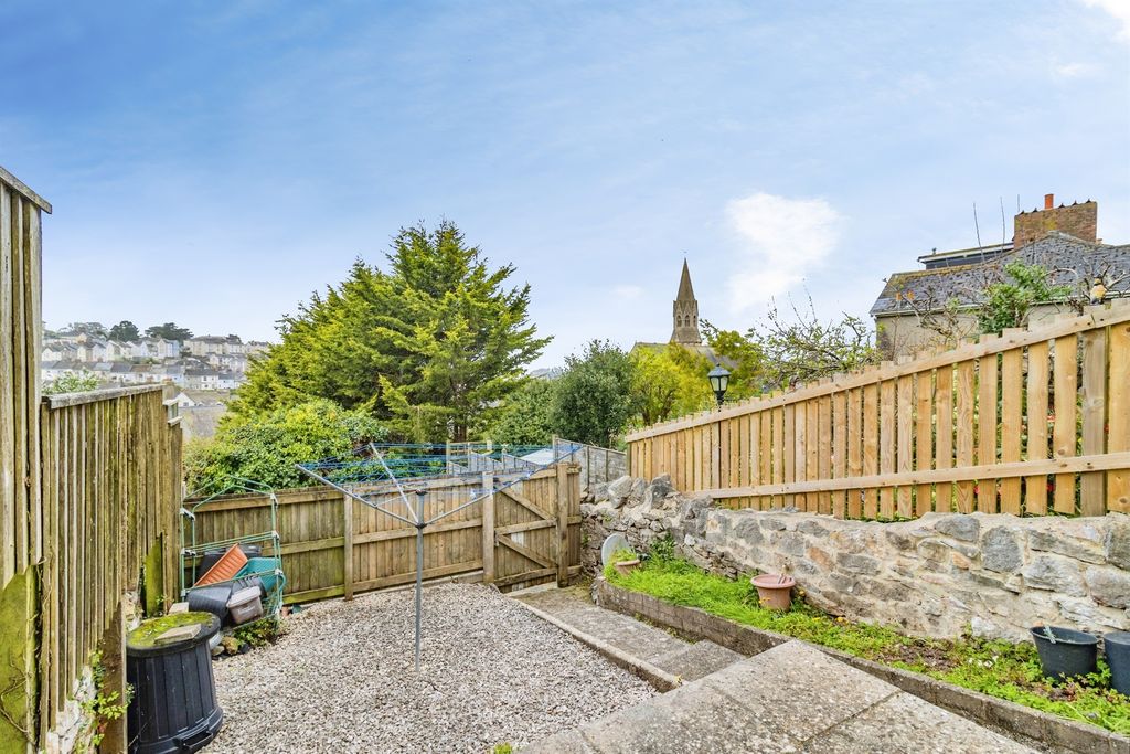 Property photo 2 of 11