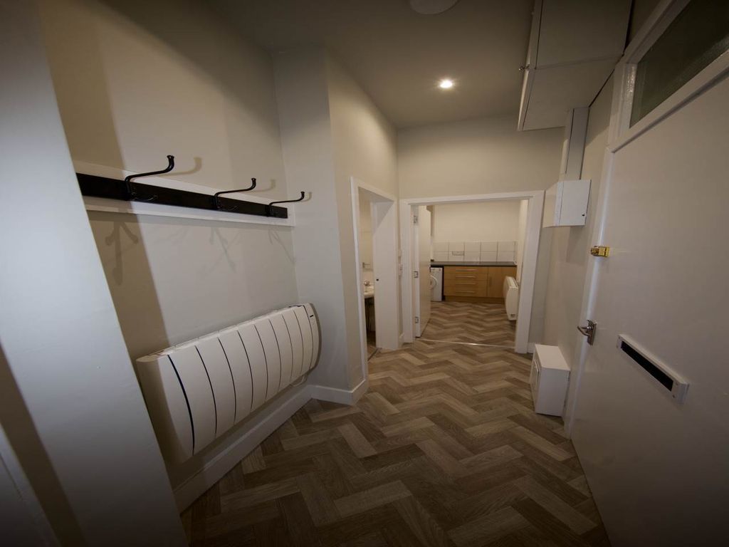 Property photo 2 of 6 Hallway 71A Watson Street