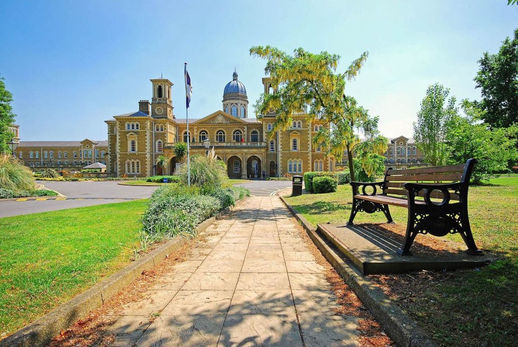 Property photo 1 of 80