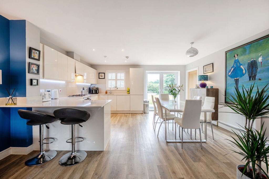 Property photo 3 of 38 1319271-22-686B91...