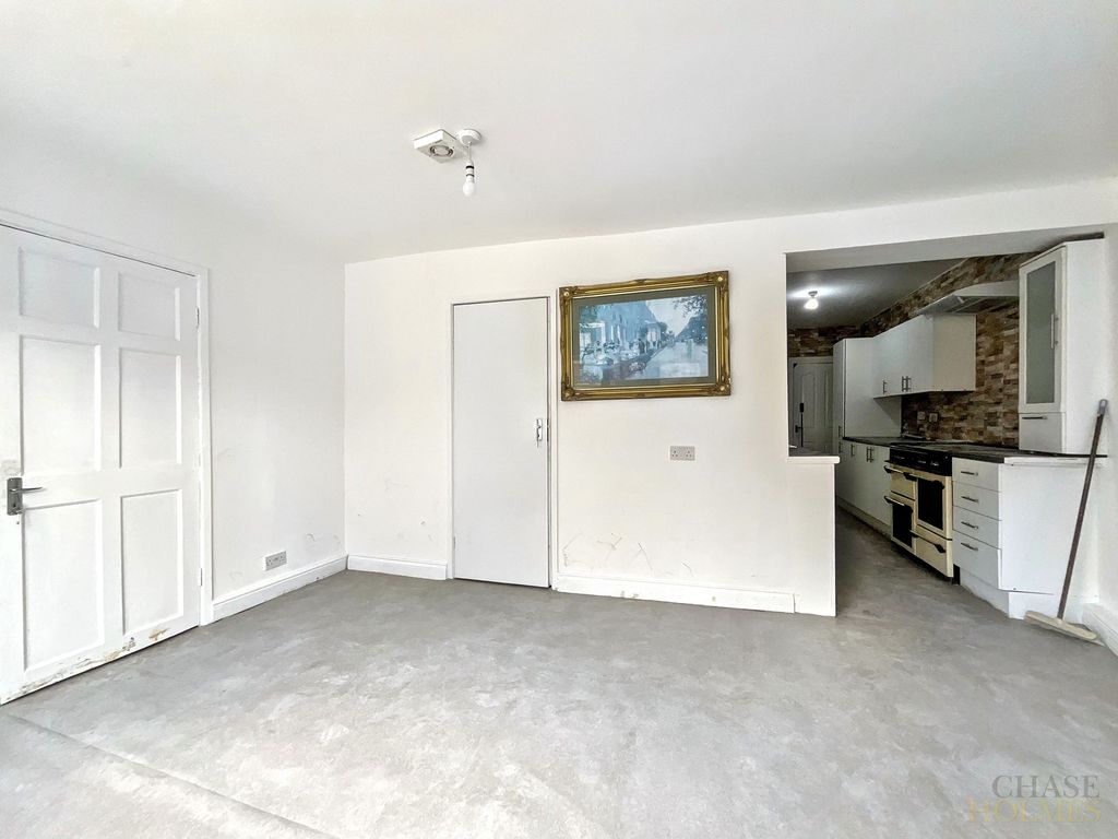 Property photo 3 of 32