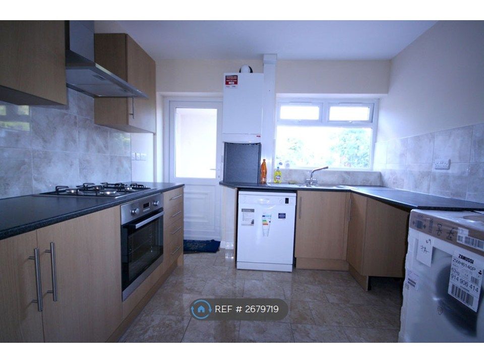 Property photo 2 of 14 Kitchen