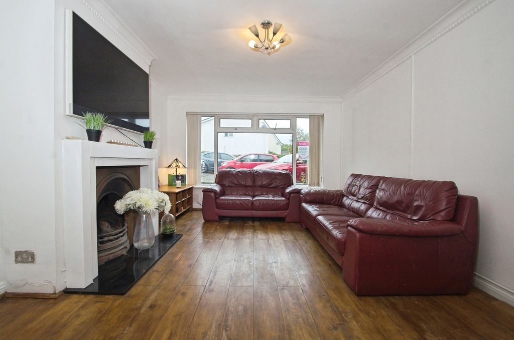 Property photo 2 of 17 Living Room