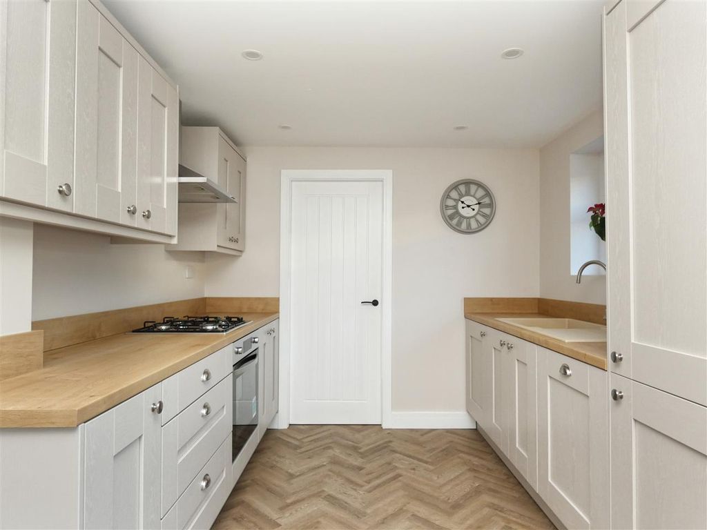 Property photo 2 of 26