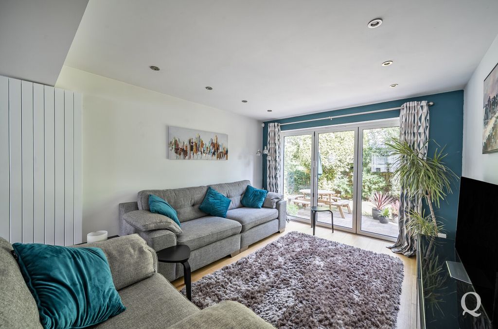 Property photo 2 of 22 38c13Ecc-B28c-410...