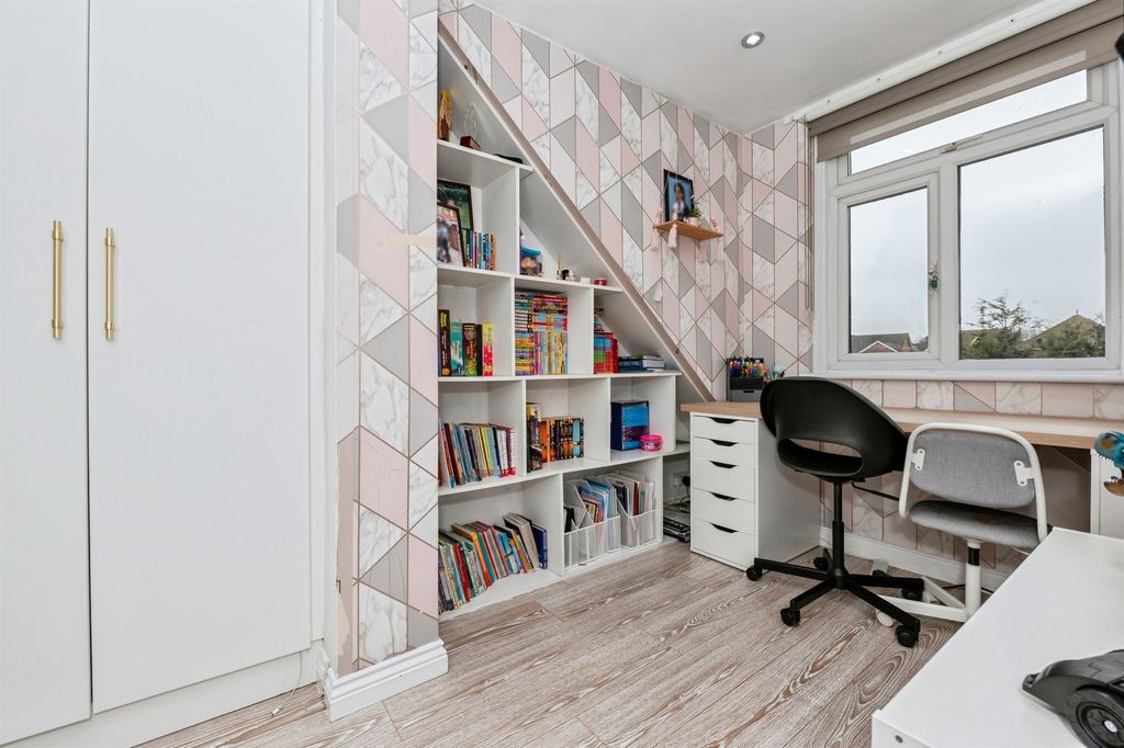 Additional image 15 of 5 bed semi-detached house for saleOrchard Drive, Grays RM17