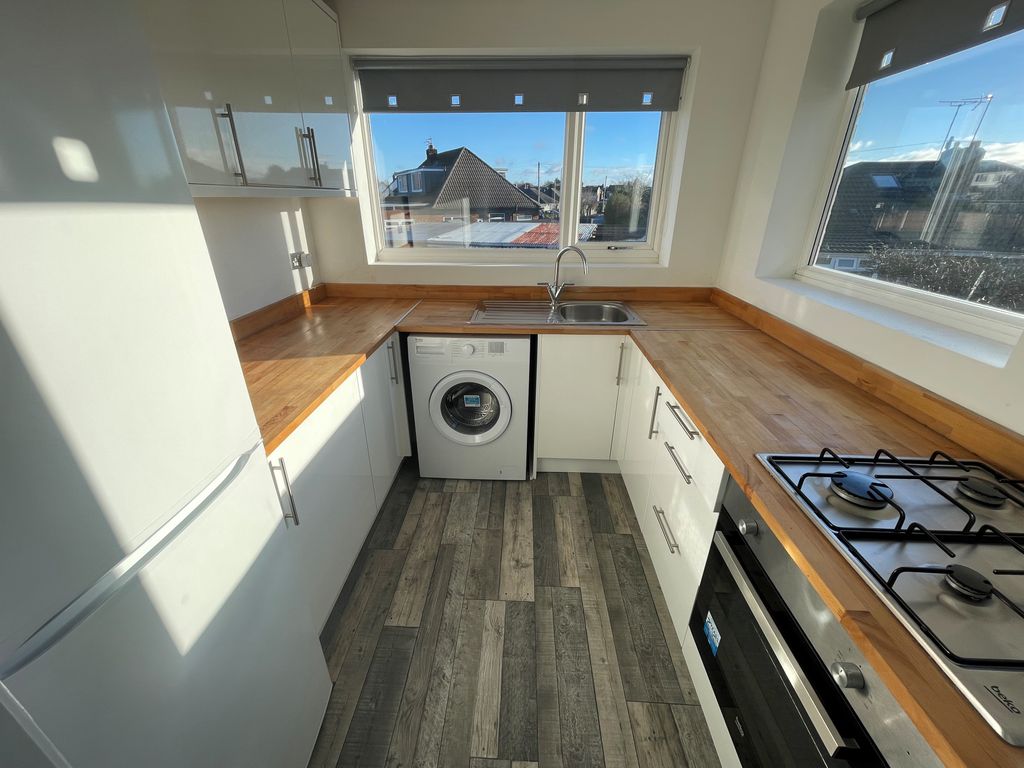 Property photo 2 of 6 Kitchen