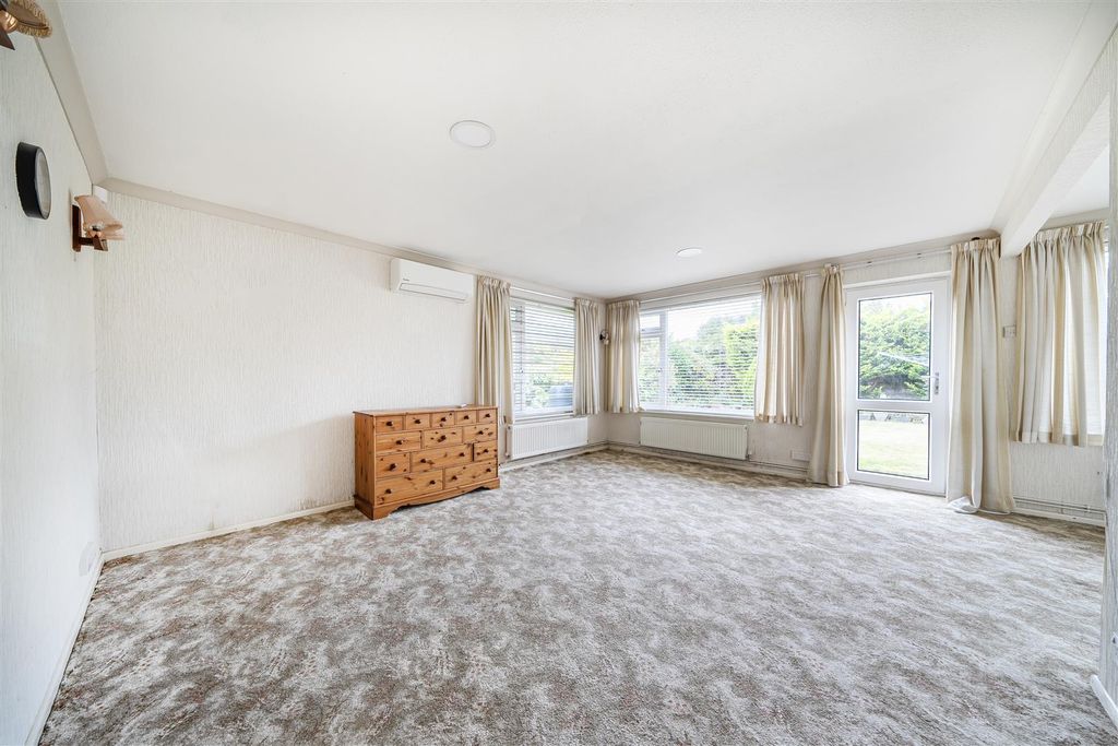 Property photo 3 of 14 1370018-12-68F0Fc1587F6B.Jpg