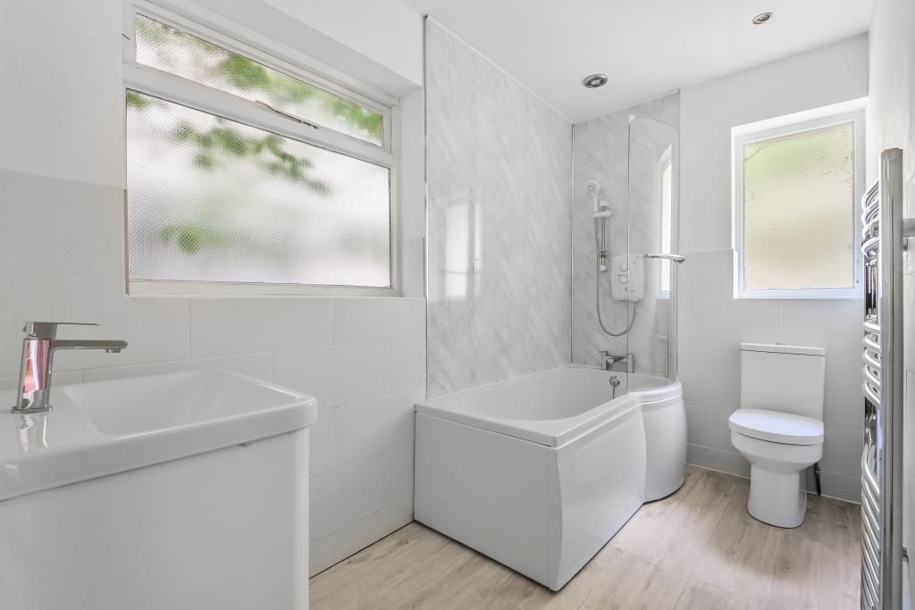 Property photo 2 of 12 Bathroom