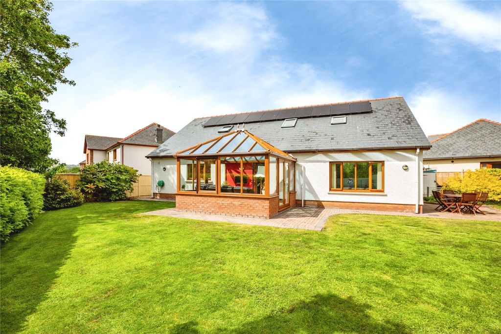Property photo 2 of 33 Picture No. 12