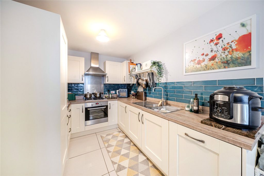 Property photo 2 of 21 Kitchen