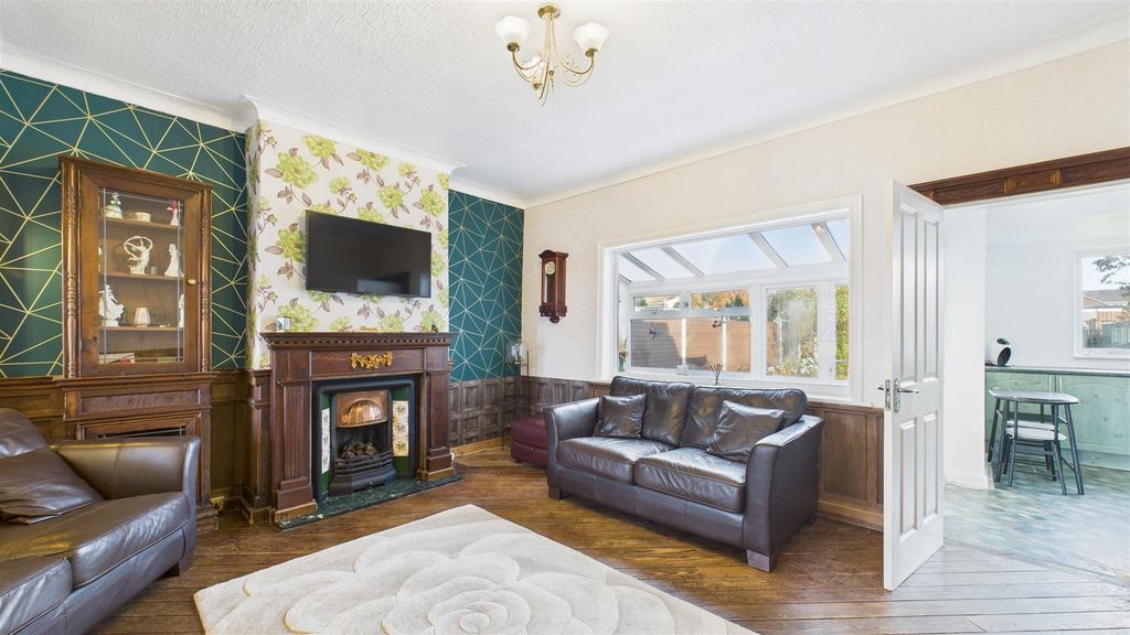 Property photo 3 of 24 Lounge