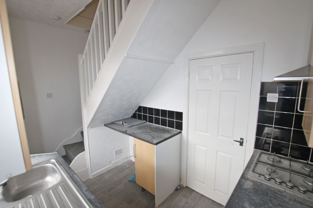 Property photo 3 of 6 2