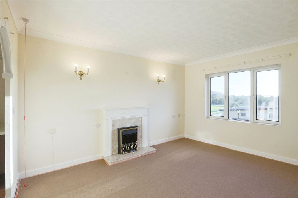 Property photo 2 of 21 Picture No. 20