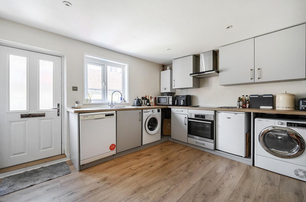 Property photo 2 of 19 Kitchen