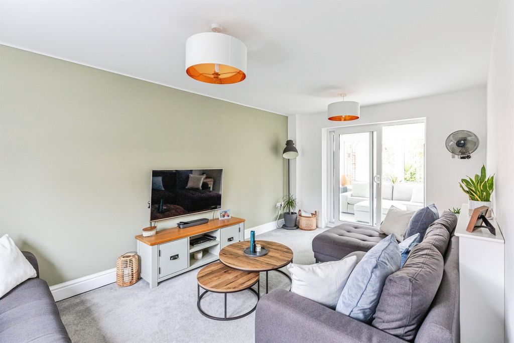 Property photo 3 of 20