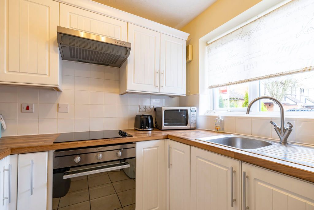 Property photo 2 of 18 Kitchen