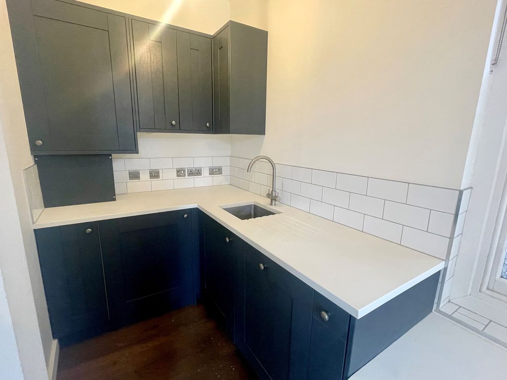 Property photo 3 of 9 Kitchen