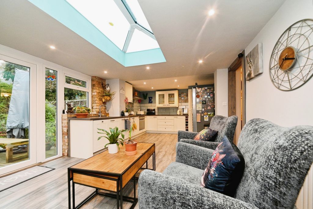 Property photo 3 of 19 1011
