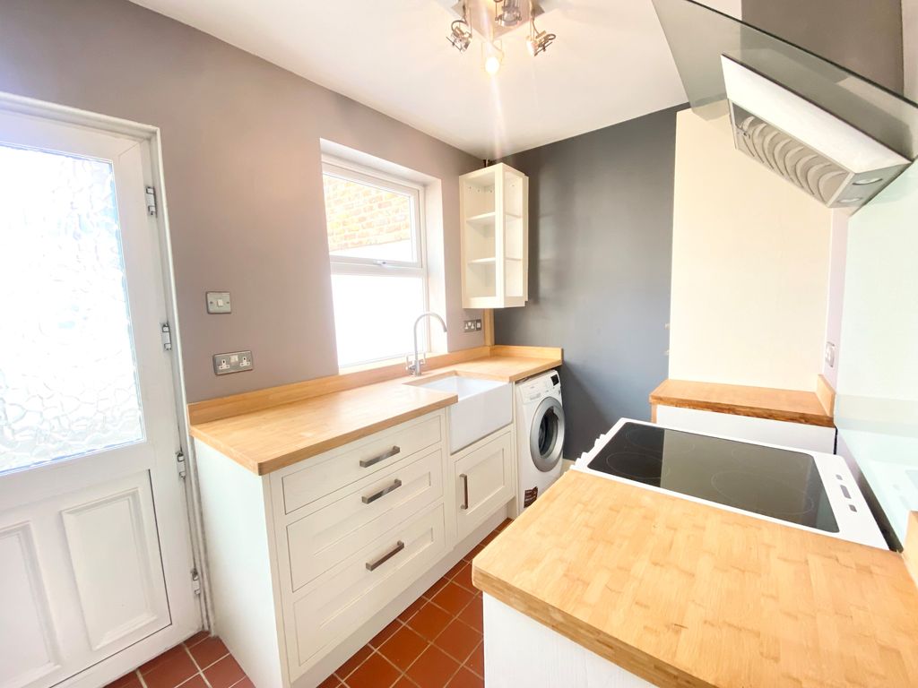 Property photo 3 of 7 Kitchen