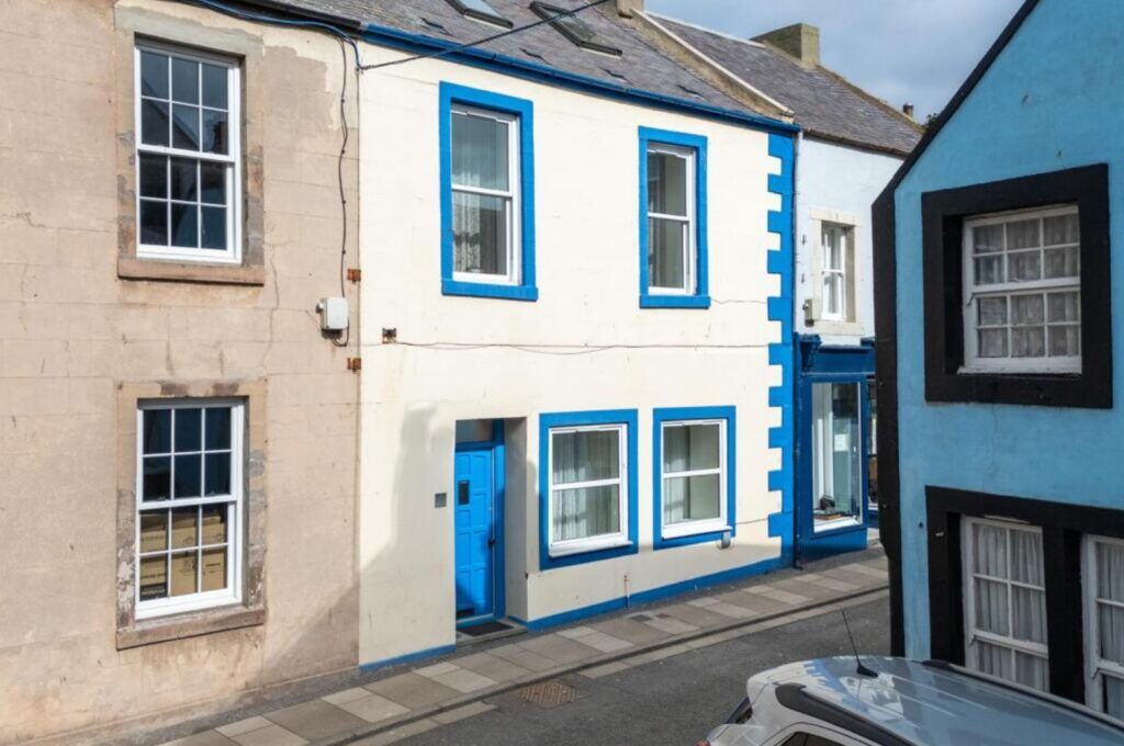 Property photo 1 of 11