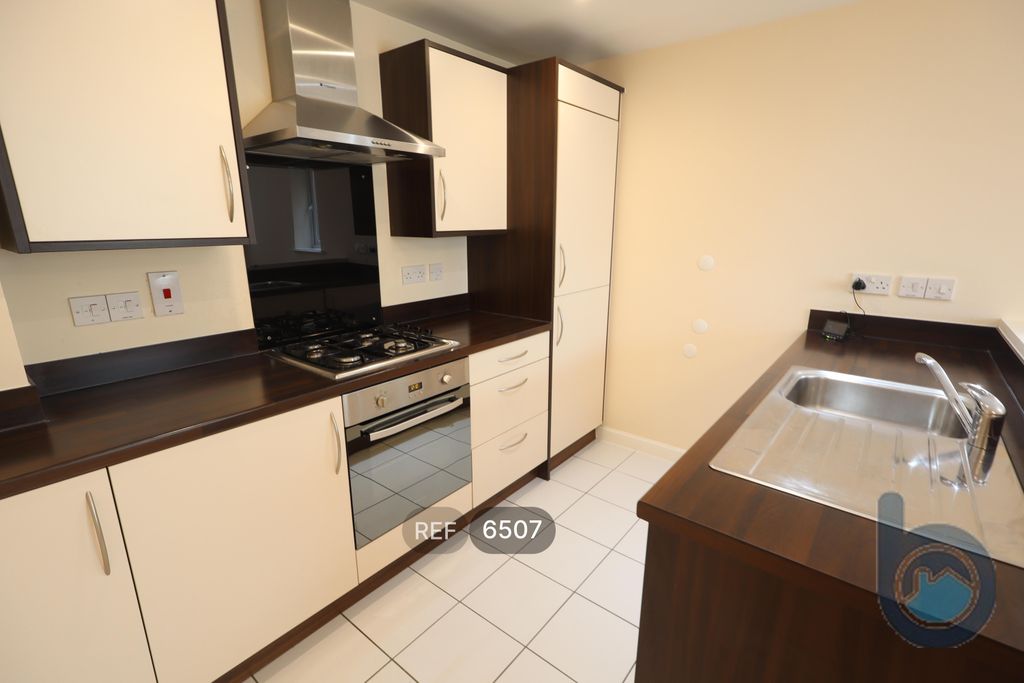 Property photo 2 of 17 Kitchen