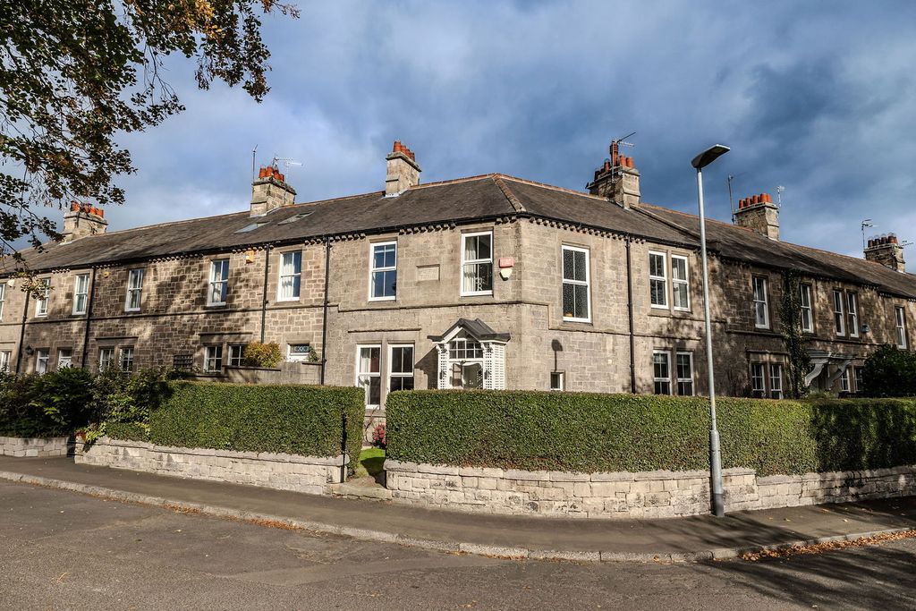 Property photo 1 of 31