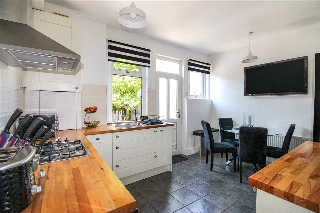 Property photo 3 of 12 Kitchen