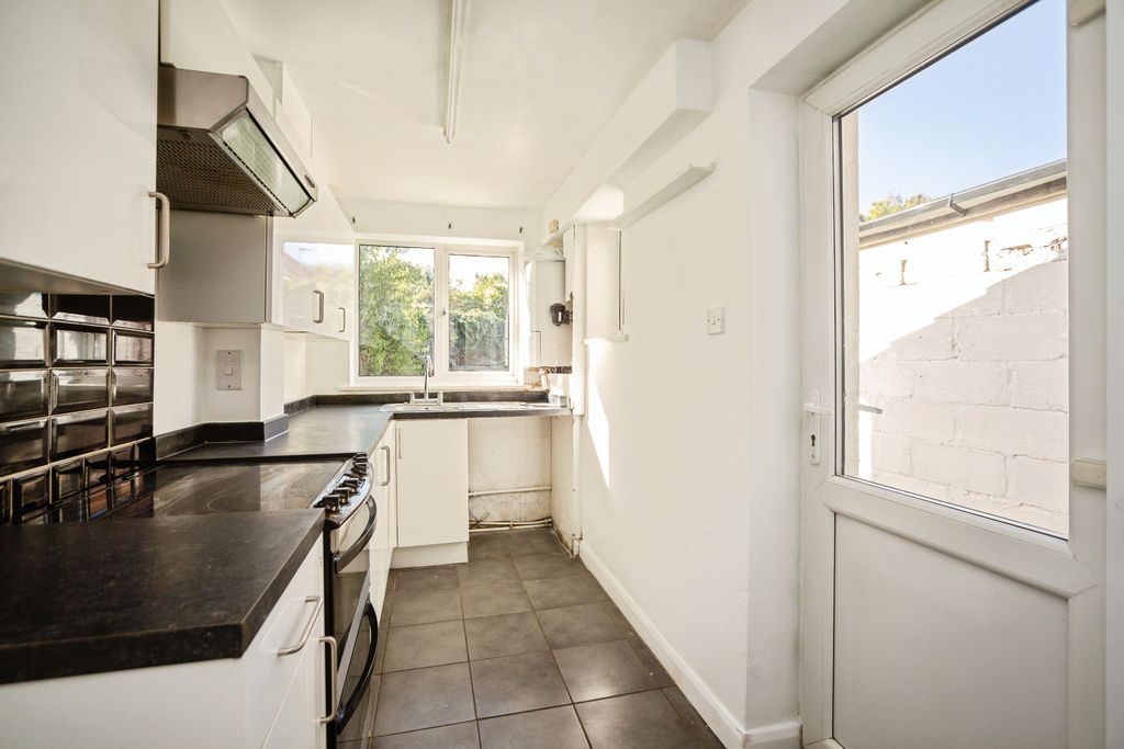 Property photo 3 of 19 Kitchen