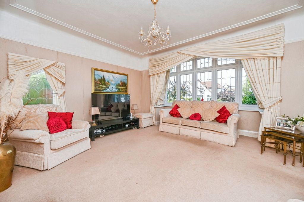 Property photo 3 of 31 Pbox-Img.Jpg