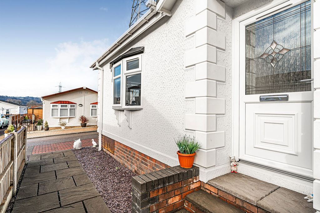 Property photo 2 of 26