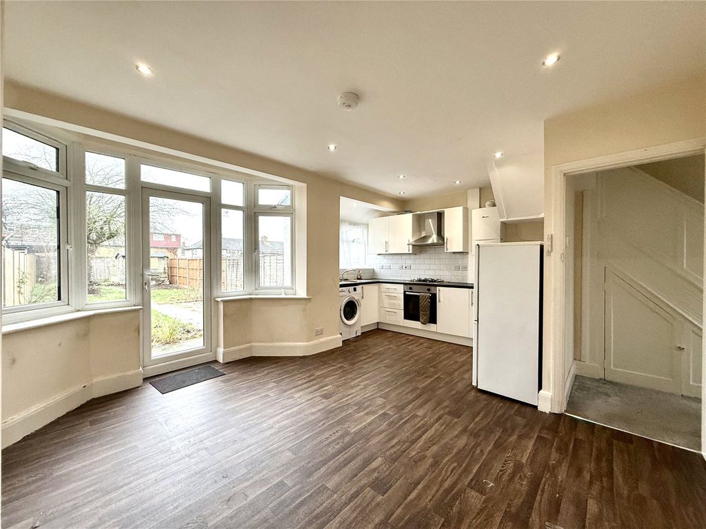 Property photo 2 of 9 Kitchen/Dining Area