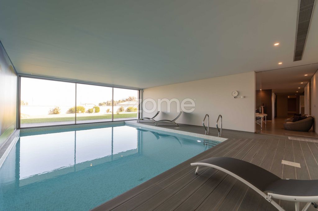 Property photo 1 of 108
