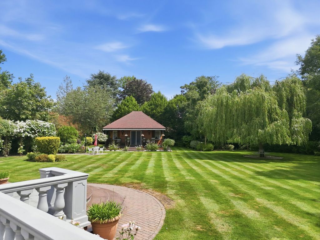 Additional image 50 of 5 bed detached house for saleWambrook Close, Hutton Mount, Brentwood CM13