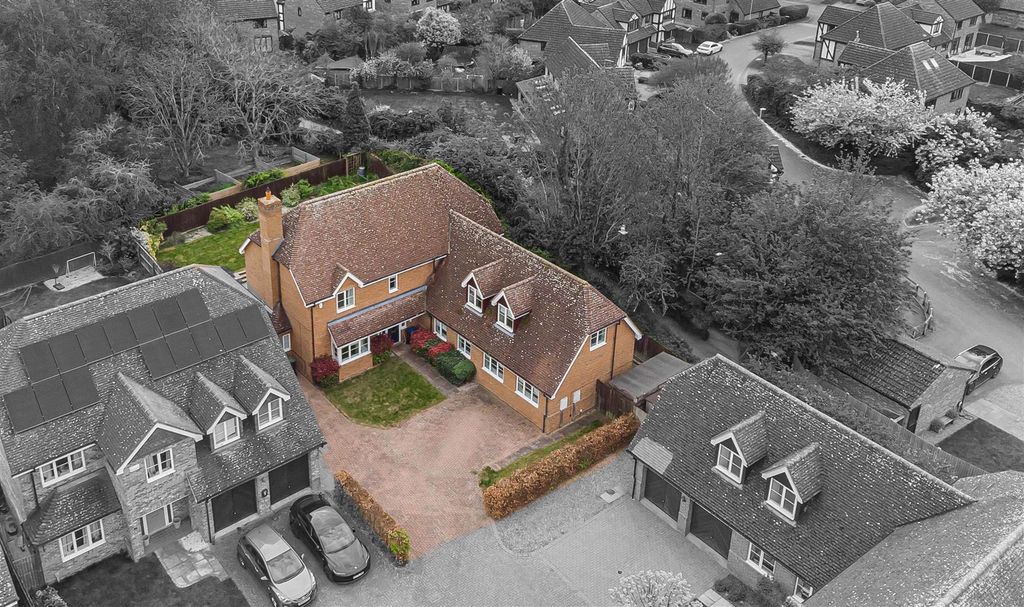 Property photo 2 of 35 4_78130 B&amp;W Cropped.Jpg