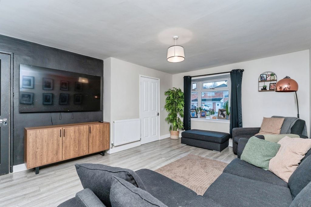 Property photo 3 of 24 Living Room