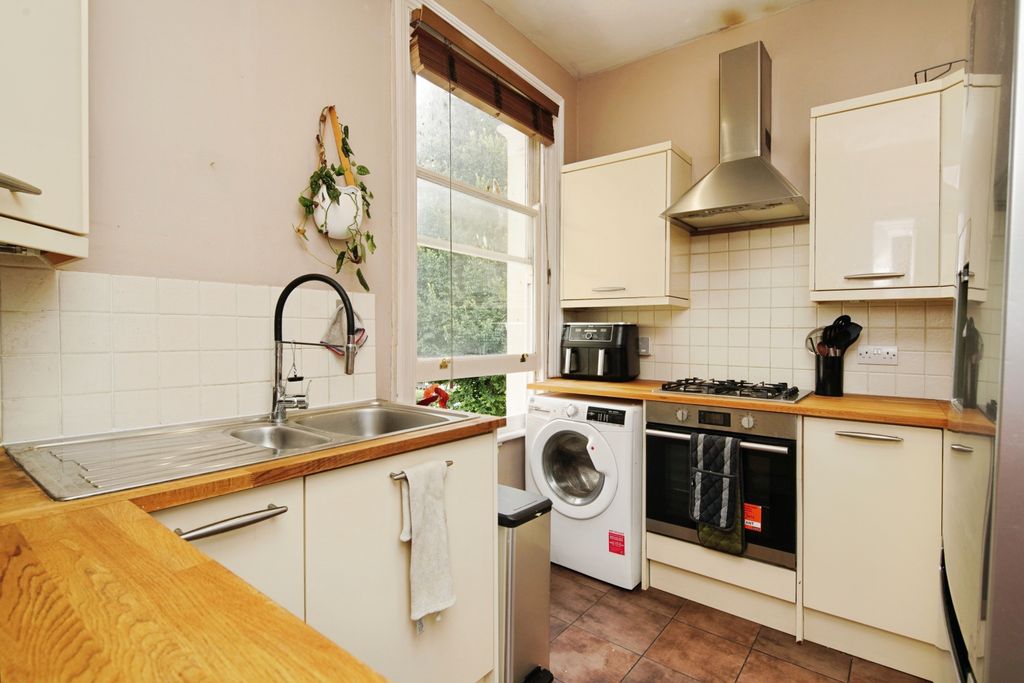 Property photo 3 of 9
