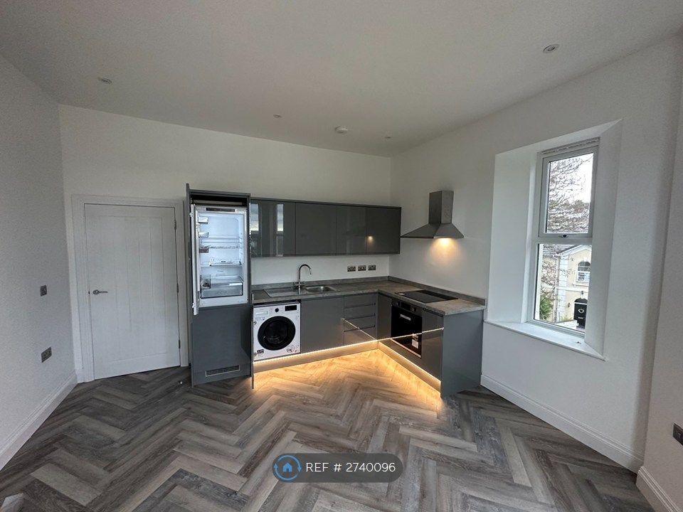 Property photo 1 of 11 Kitchen