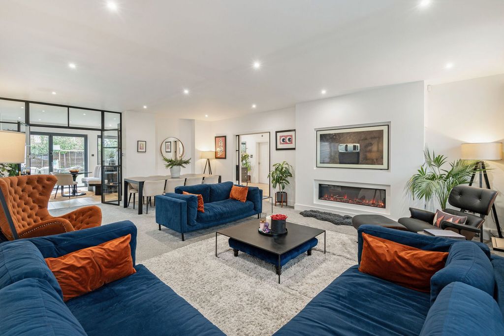 Property photo 2 of 25