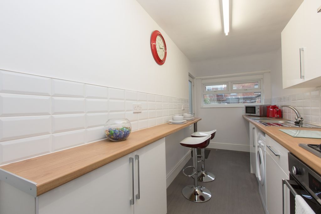 Property photo 2 of 7 Kitchen