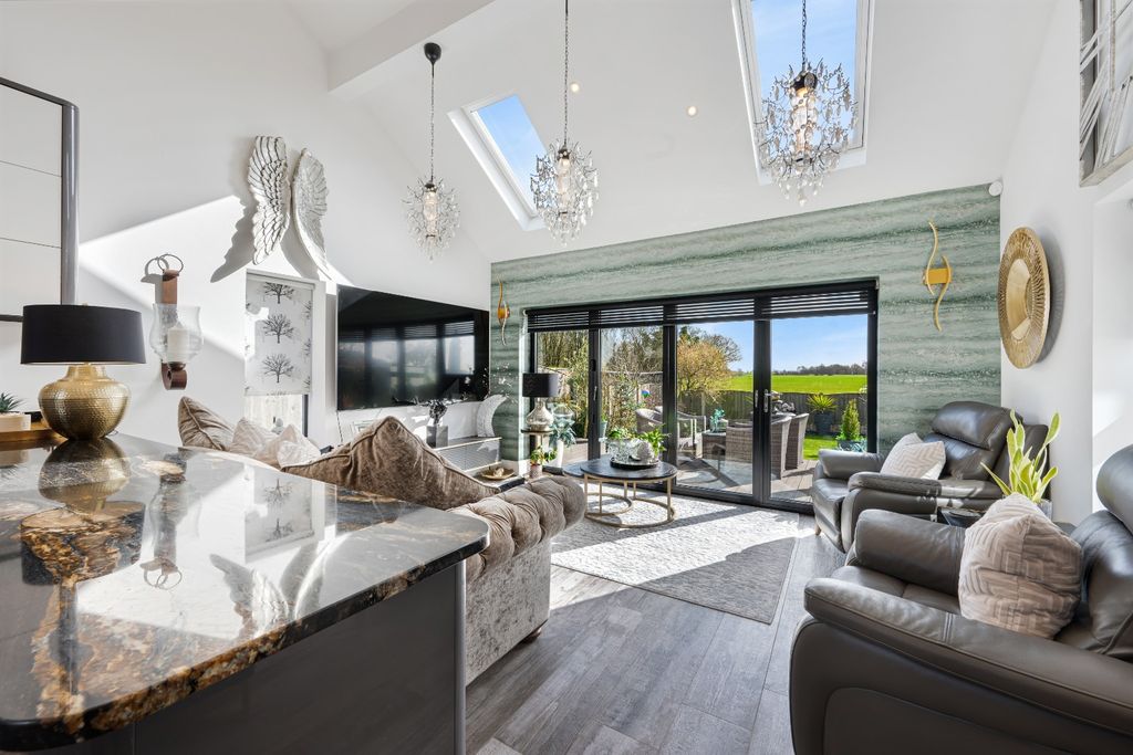 Property photo 3 of 44 4878487