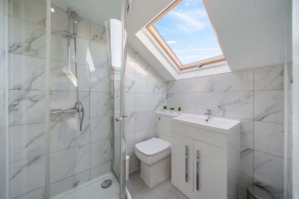 Property photo 3 of 15 83A Mitcham Road Sw17 9Pd-2