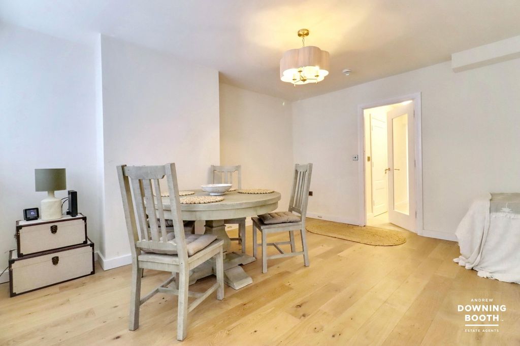 Property photo 3 of 26