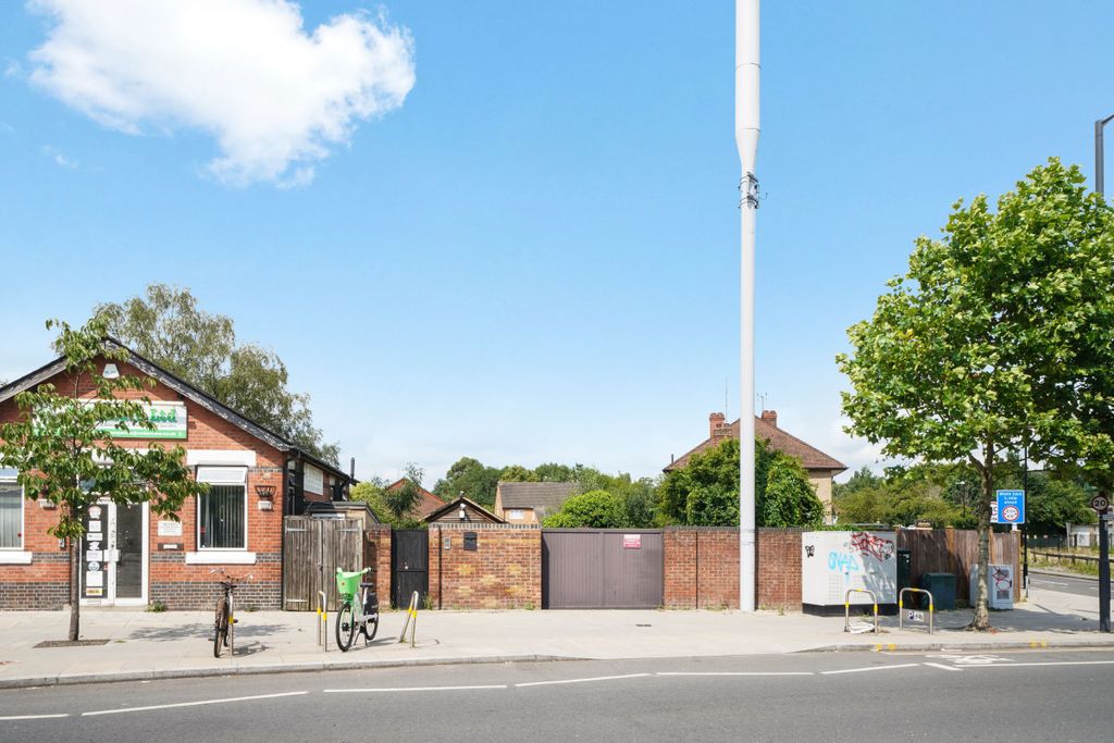 Property photo 1 of 22